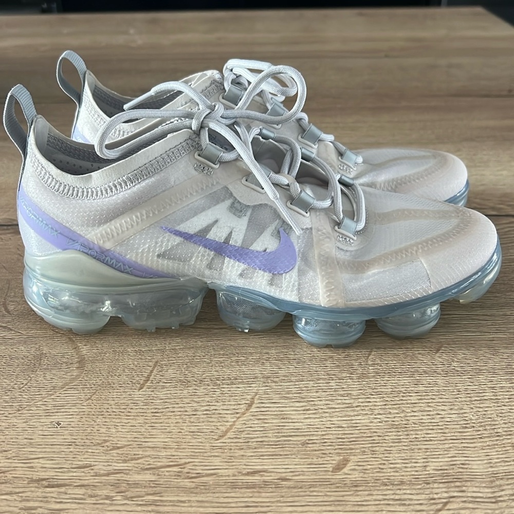 NIKE Wmns Air VaporMax 2019 SE 'Vast Grey Purple Agate' 7.5 Excellent Condition